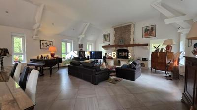 Propriété - 285 m² - 7 pièces