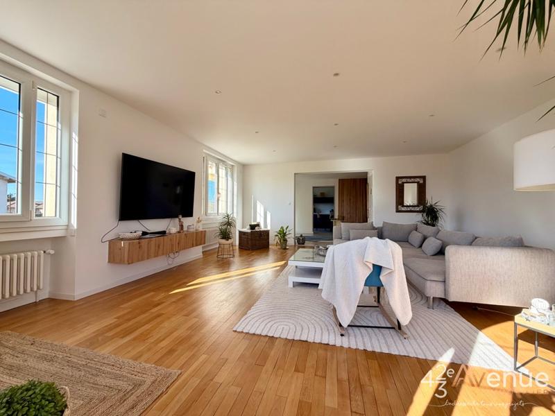 Maison - 265 m² - 6 pièces