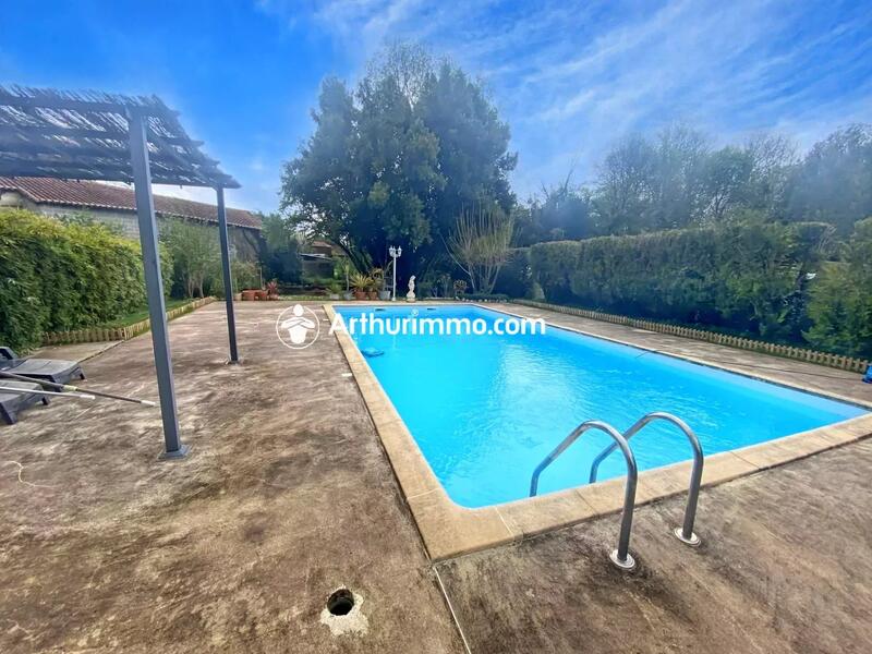 Maison - 192 m² - 6 pièces