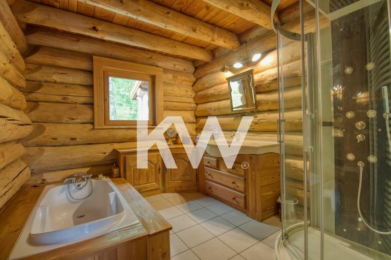 Maison - 260 m² - 8 pièces