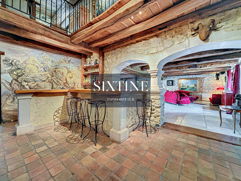 Maison ancienne - 552 m² - 10 pièces