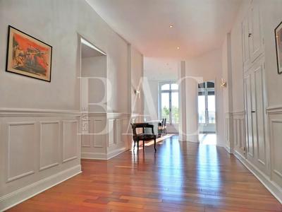 Appartement - 207 m² - 6 pièces