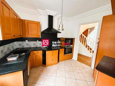 Maison - 226 m² - 8 pièces