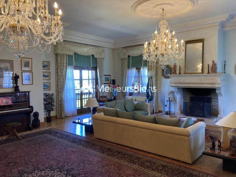 Propriété - 576 m² - 13 pièces