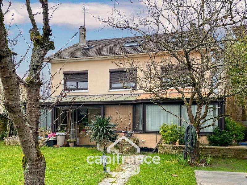 Maison - 223 m² - 8 pièces