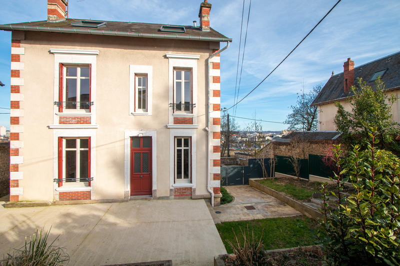 Maison - 204 m² - 8 pièces