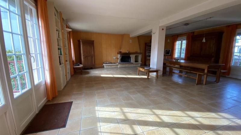 Maison - 162 m² - 9 pièces