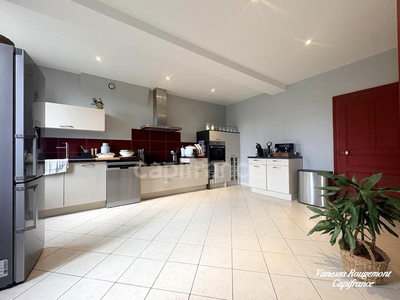 Maison - 225 m² - 8 pièces