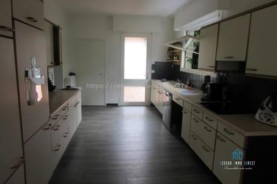 Propriété - 276 m² - 6 pièces