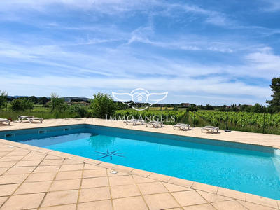 Mas - 896 m² - 29 pièces