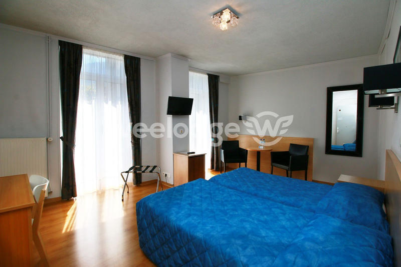 Local commercial - 906 m²