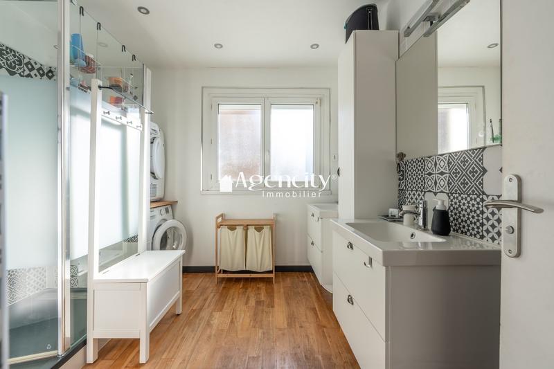 Maison - 99 m² - 5 pièces