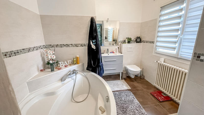 Maison - 250 m² - 7 pièces