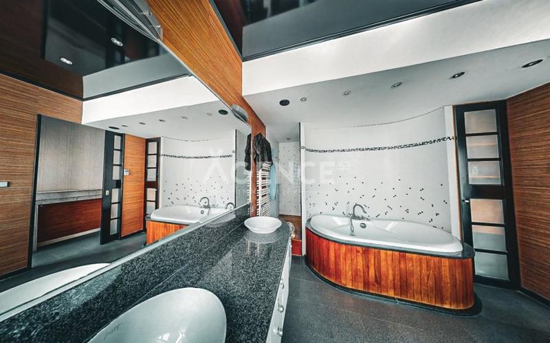 Maison - 294 m² - 7 pièces