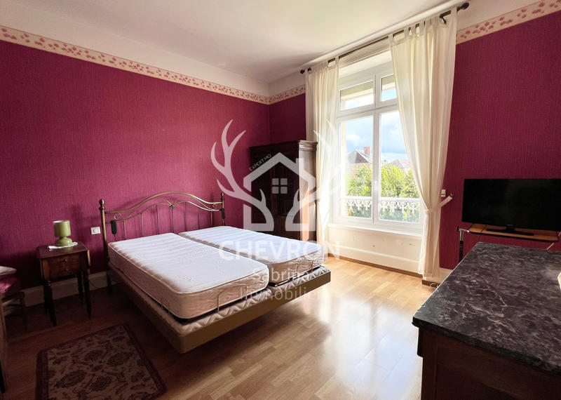 Maison - 259 m² - 10 pièces