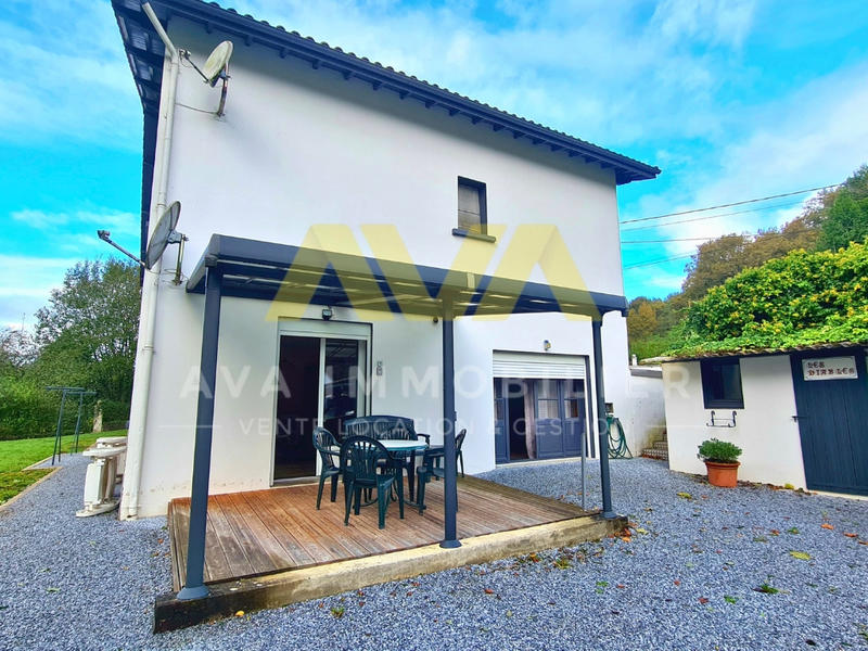 Maison - 209 m² - 9 pièces