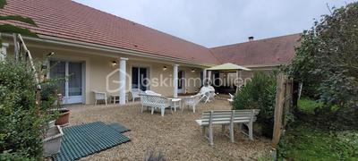 Maison - 230 m² - 8 pièces