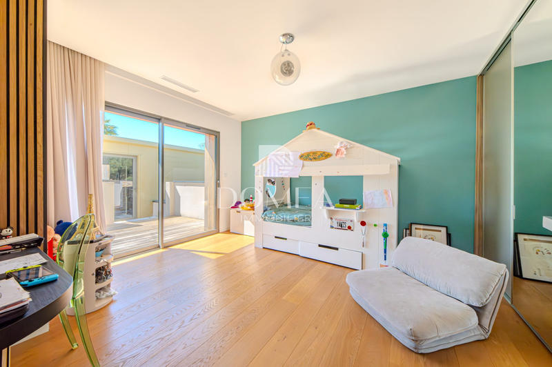 Villa - 288 m² - 6 pièces