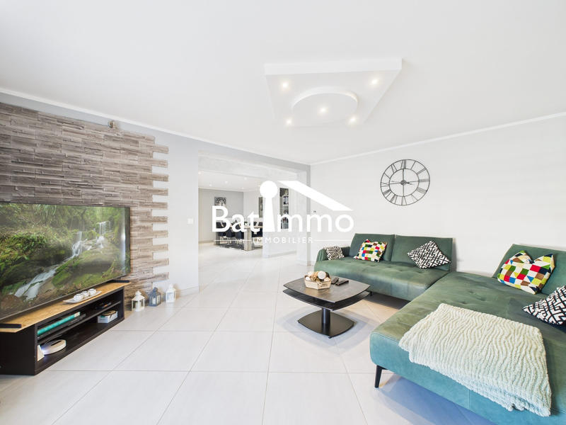 Maison - 245 m² - 8 pièces