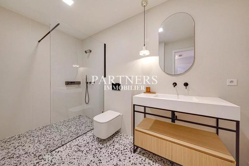 Maison - 350 m² - 6 pièces