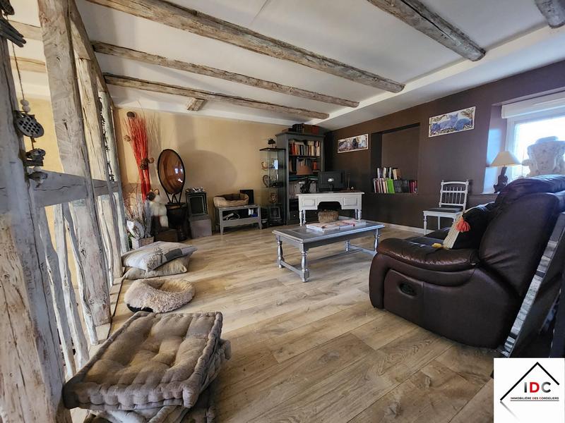 Maison - 240 m² - 7 pièces