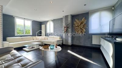 Maison - 239 m² - 6 pièces