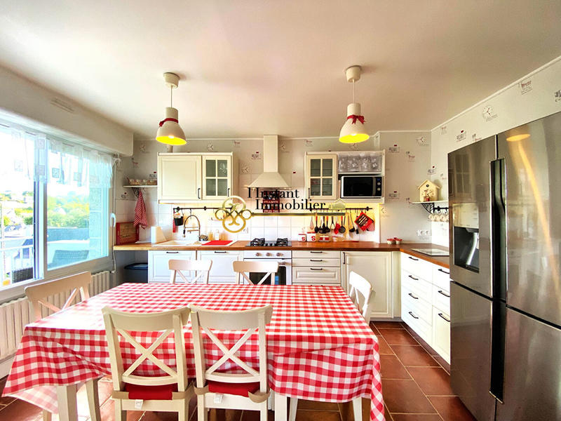 Maison - 205 m² - 9 pièces