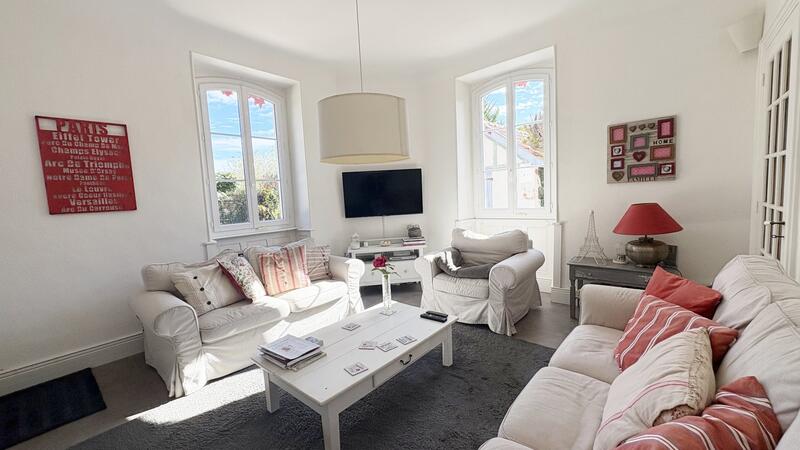 Maison - 270 m² - 8 pièces