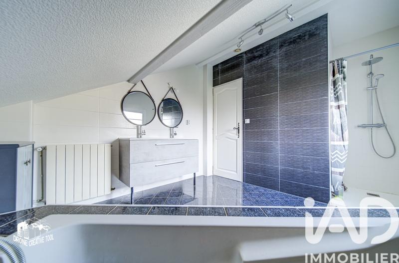 Maison - 202 m² - 6 pièces