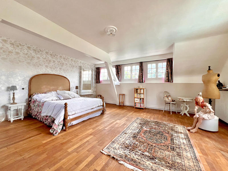 Maison - 483 m² - 16 pièces