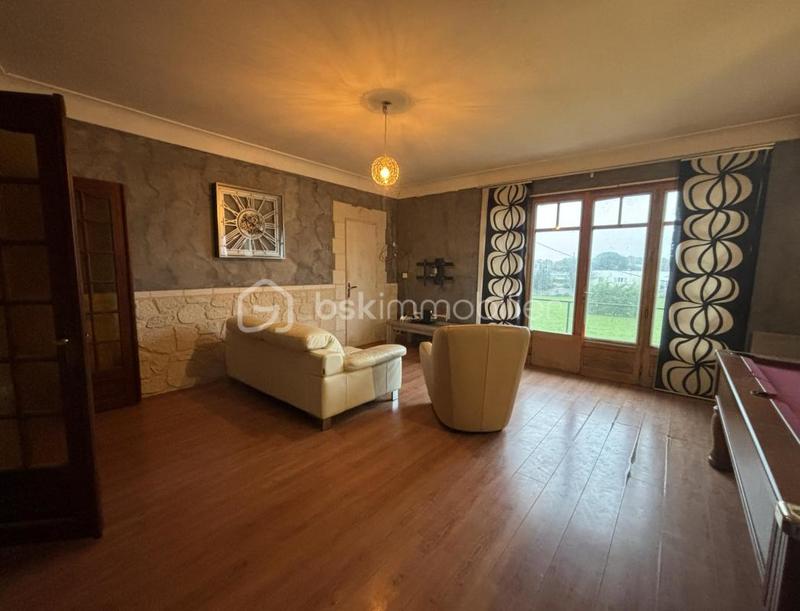 Maison - 245 m² - 7 pièces