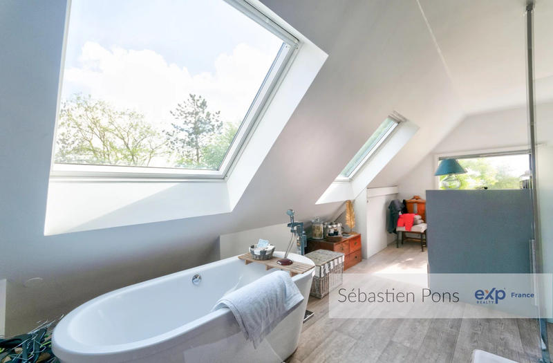 Maison - 269 m² - 9 pièces