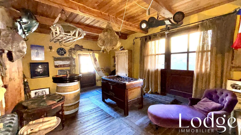 Maison - 440 m² - 12 pièces