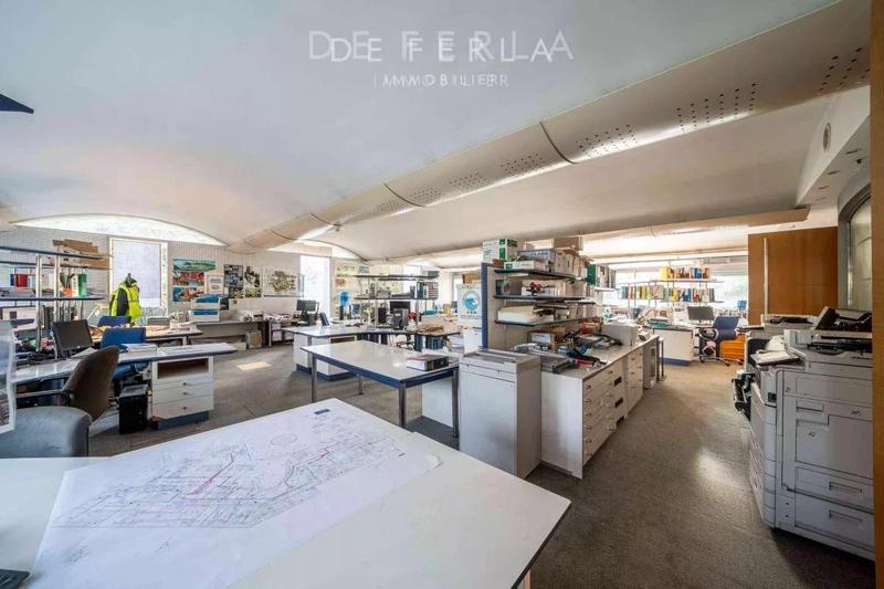 Bureau - 761 m² - 23 pièces