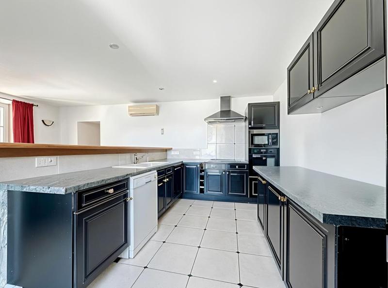 Maison - 170 m² - 9 pièces