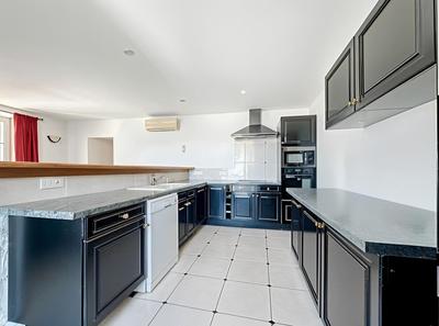 Maison - 170 m² - 9 pièces