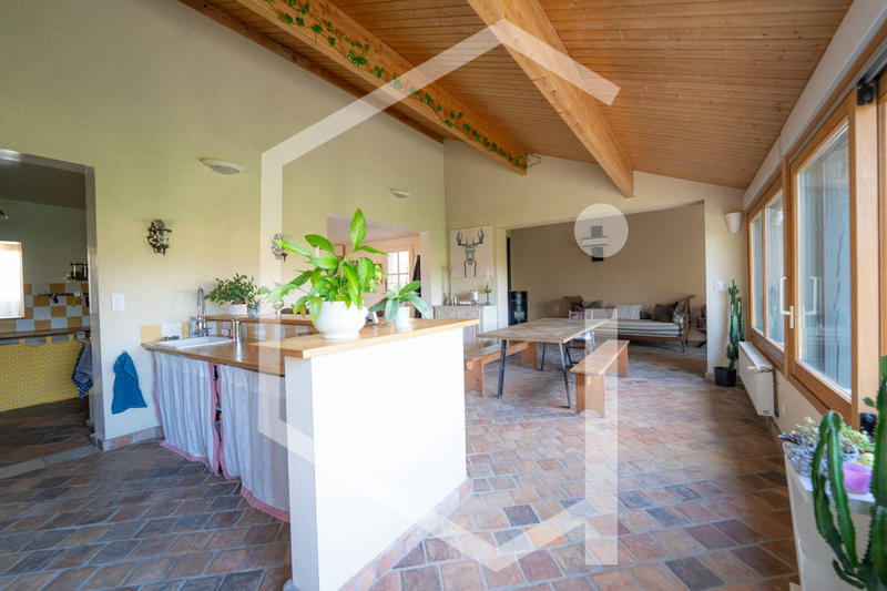 Maison - 240 m² - 9 pièces