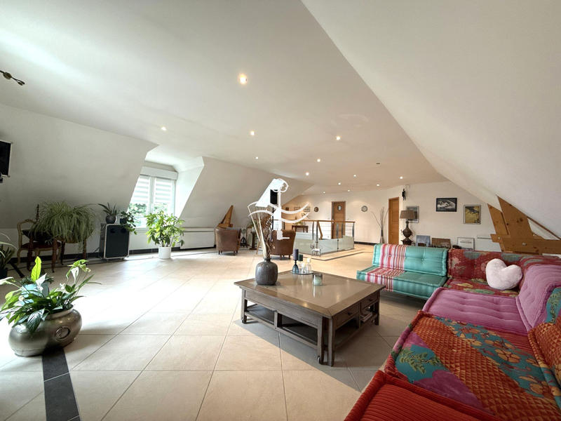 Maison - 215 m² - 6 pièces