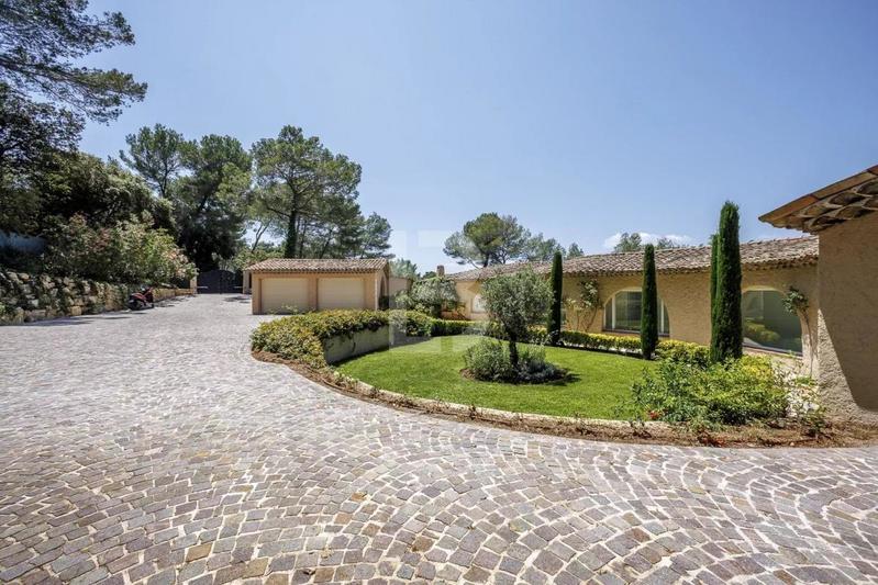 Villa - 540 m² - 10 pièces