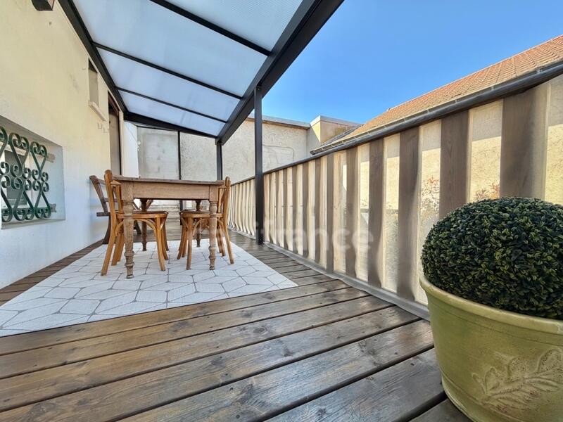 Maison - 220 m² - 9 pièces