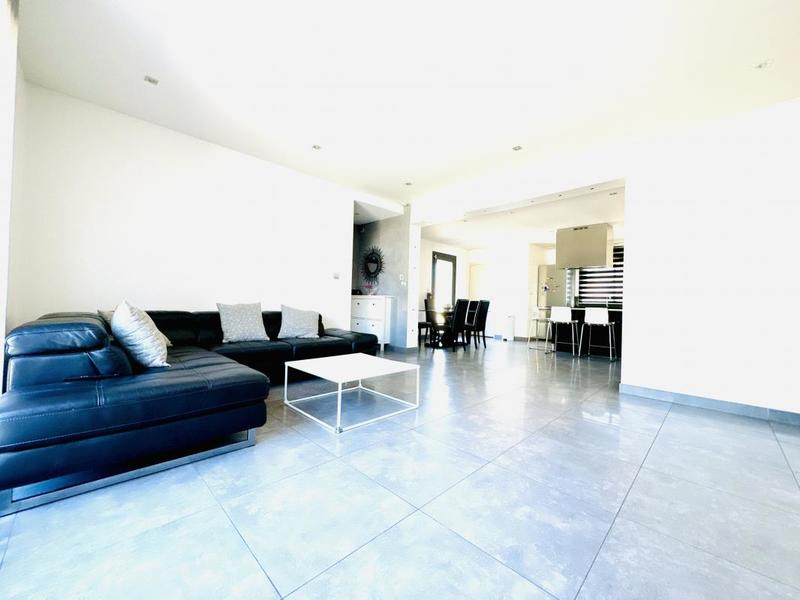 Propriété - 96 m² - 4 pièces