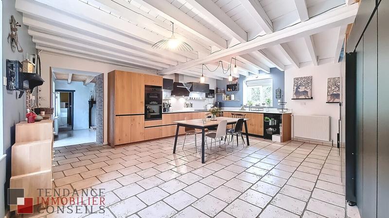 Maison - 220 m² - 9 pièces