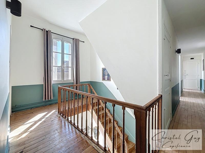 Maison - 224 m² - 7 pièces