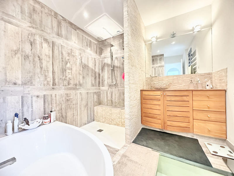 Propriété - 160 m² - 6 pièces