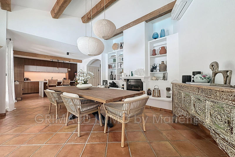 Villa - 197 m² - 6 pièces