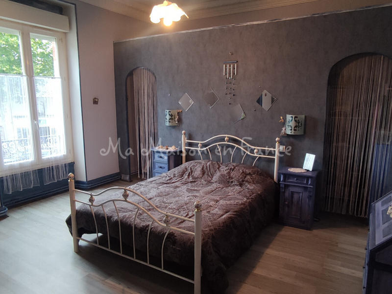 Maison - 264 m² - 12 pièces