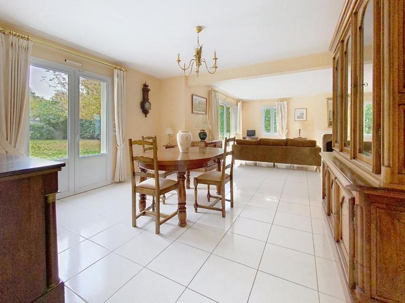 Maison - 242 m² - 5 pièces