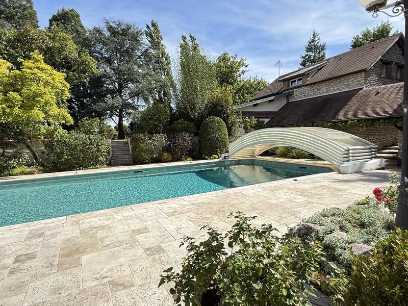 Maison ancienne - 251 m² - 7 pièces