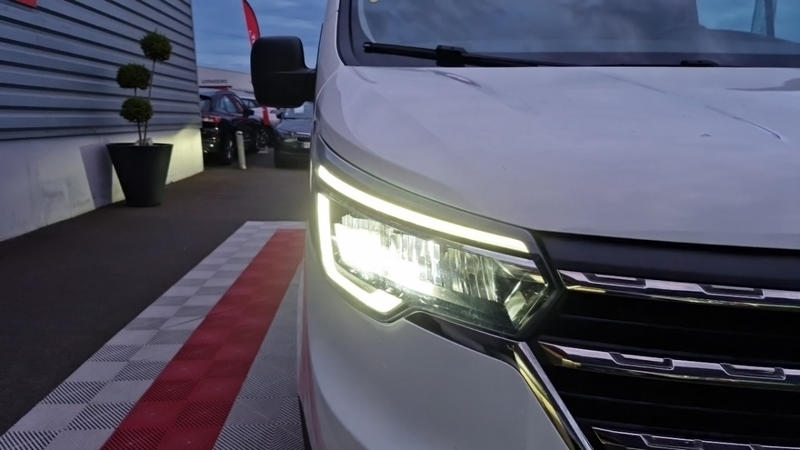 Renault Trafic Fourgon l2h1 3000 kg blue dci 130 grand confort