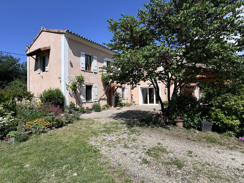 Maison - 246 m² - 8 pièces